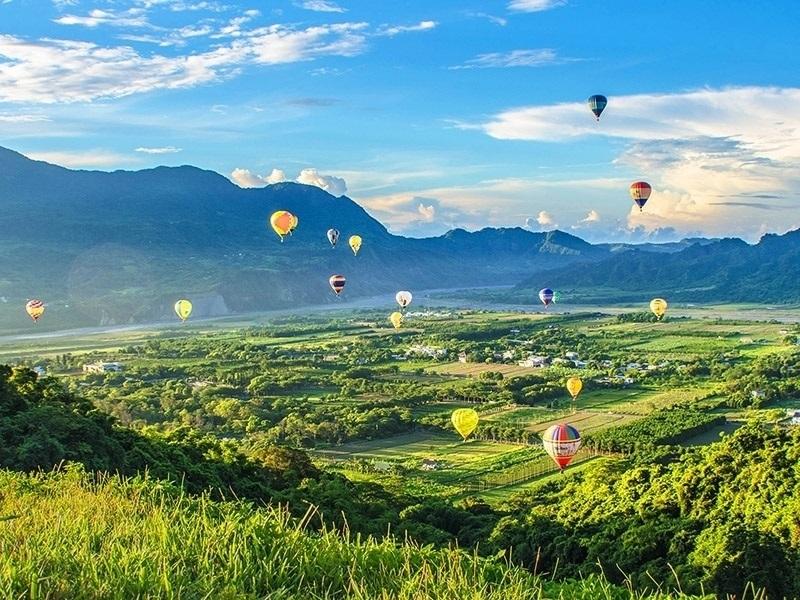 熱氣球嘉年華盛會吸引旅客在高空欣賞台東之美。（臺東縣政府​提供）