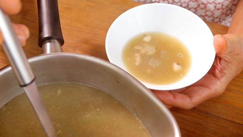 經過48小時熬煮的大骨湯，特別濃郁好喝。（記者陳宇睿／攝影）