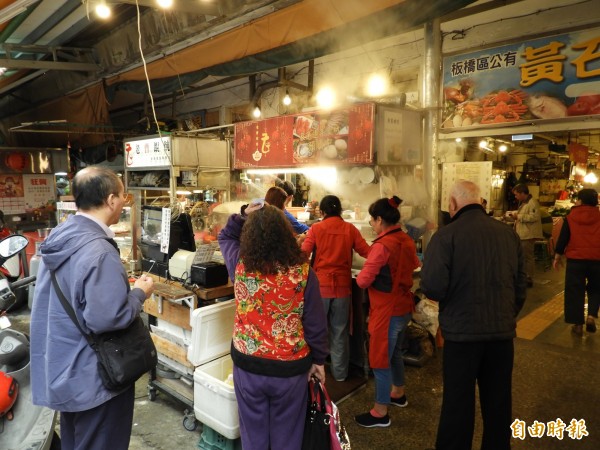 老曹餛飩創立於1960年，是板橋當地知名特色小吃。（記者賴筱桐攝）