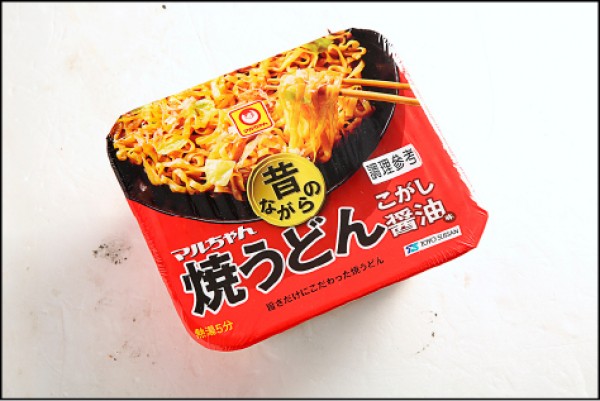 東洋水產懷舊炒烏龍麵─焦香醬油風味／95元（記者沈昱嘉／攝影）