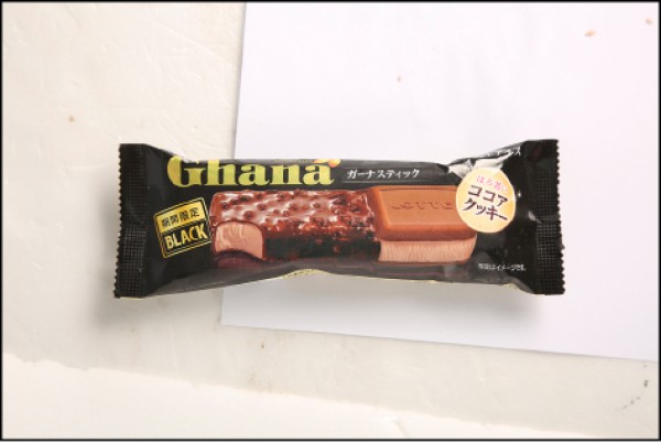 LOTTE Ghana加納可可雙雪糕／69元（記者沈昱嘉／攝影）