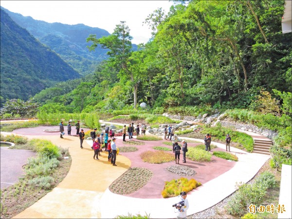 花見知本百草園很療癒。（記者張存薇攝）