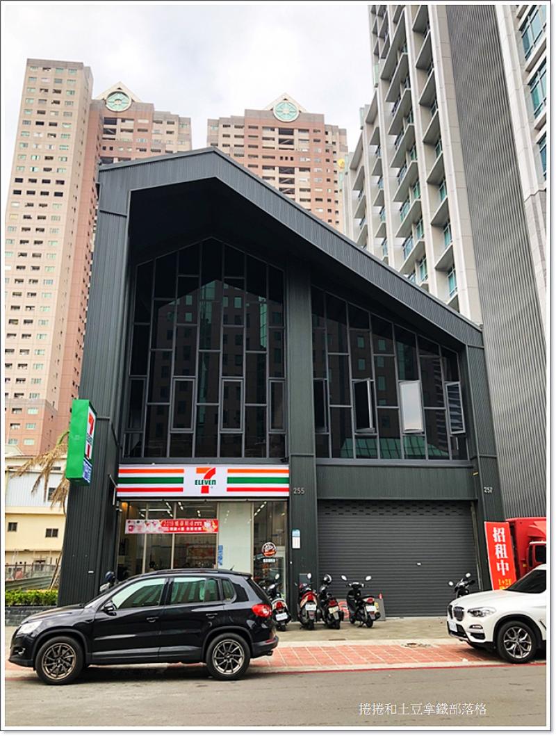 黑色系鋼構建築極具特色。（圖／捲捲&土豆拿鐵提供）