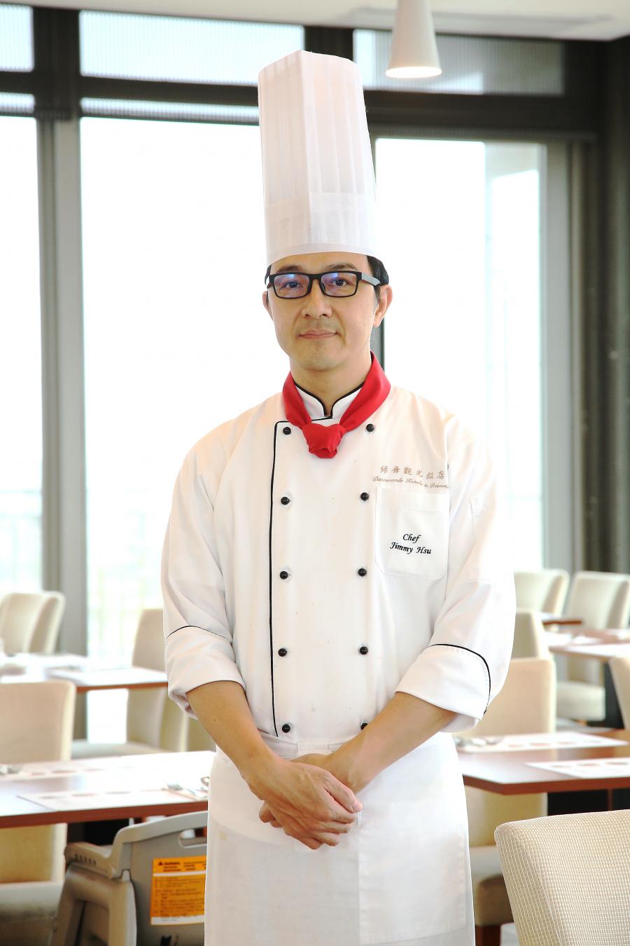 本次食譜由綠舞國際觀光飯店的行政主廚許創龍示範。（記者沈昱嘉／攝影）