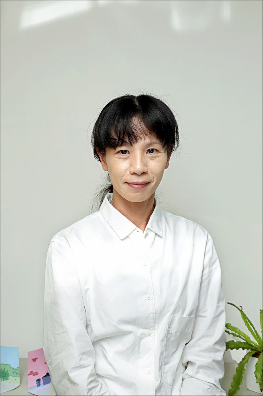 鄭祝菁／行政院農委會動物保護科科長。任職公家單位辦理動物保護相關業務20餘年，處理如動物保護法之修法、相關子法規擬訂、縣市政府執法與行政效能之協調督導、動物收容管理、流浪犬議題等業務。（記者陳宇睿／攝影）