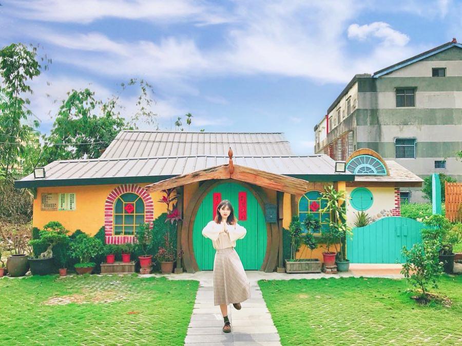 雲林新景點「拼圖公園」神還原電影《魔戒》哈比人的家。（圖／IG@yjian.tw提供）