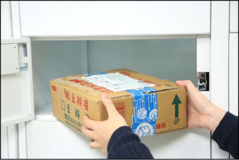 工研院智取站主要進駐校園，提供校內學生全天候便利的收件服務。（記者沈昱嘉／攝影）