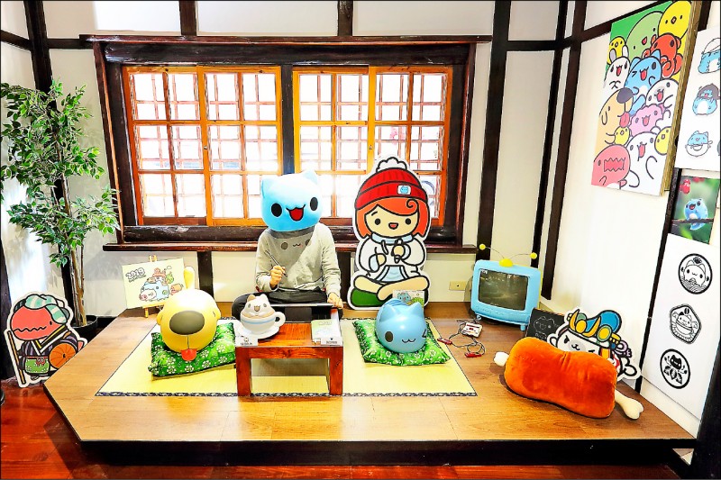 店內有許多特色場景與插畫，讓大家可以盡情拍照打卡，不過要特別注意為了讓討人喜愛的咖波能一直維持萌萌的外表，所有展示的公仔與造景，都不可觸摸，也不可以踏上去。（記者李惠洲／攝影）