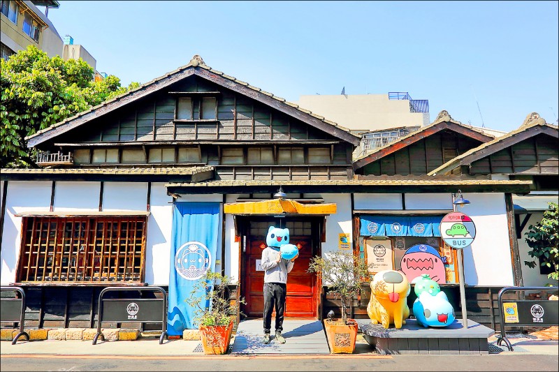 插畫家亞拉與卡特島創意，一同打造屬於貓貓蟲咖波的小天地。（記者李惠洲／攝影）