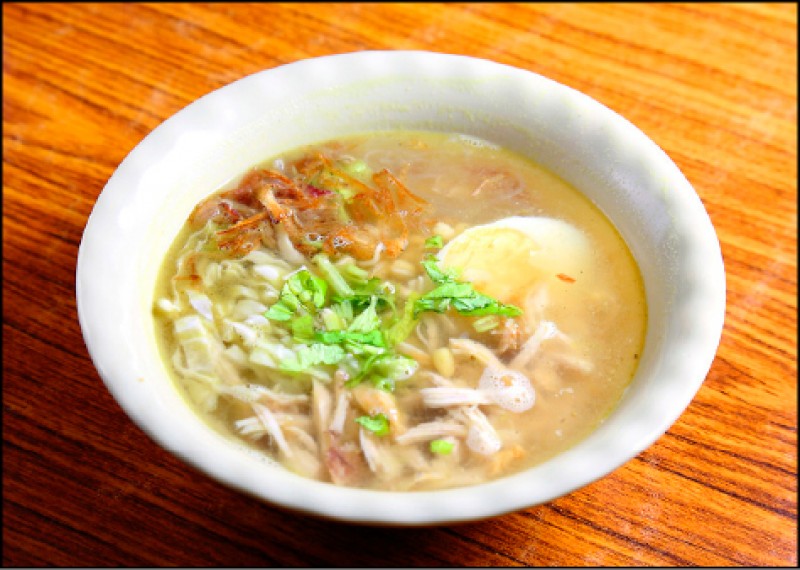 雞肉湯（Soto）／100元（記者李惠洲／攝影）