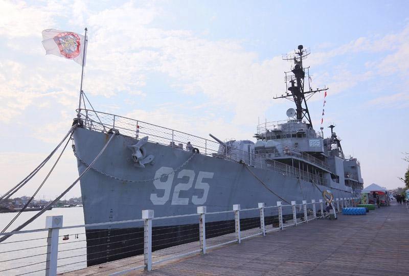台南安平的德陽艦園區是全台唯一的軍艦博物館，開放民眾登艦參觀、眺望安平港美景。（記者潘自強攝）