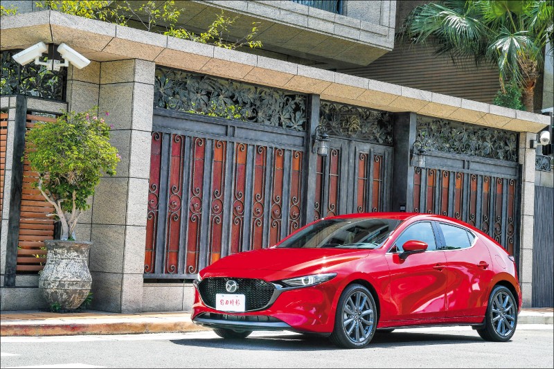大改款Mazda 3雖然提高入手門檻，但卻在外型、內裝全面升級，接下來就靜待市場反應接受度。（記者沈昱嘉／攝影）