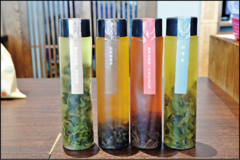 冷泡茶／每瓶50～80元，以完整原葉茶葉泡製，有金萱烏龍、炭焙烏龍、紅玉紅茶、四季春，以及依季節限量供應的不定茶品。（記者許麗娟／攝影）