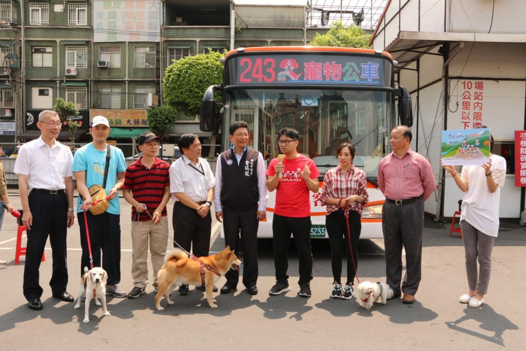 黃仲平表示，新北寵物公車的起源是由路跑活動延伸出來的。（圖片提供／新北市政府交通局）