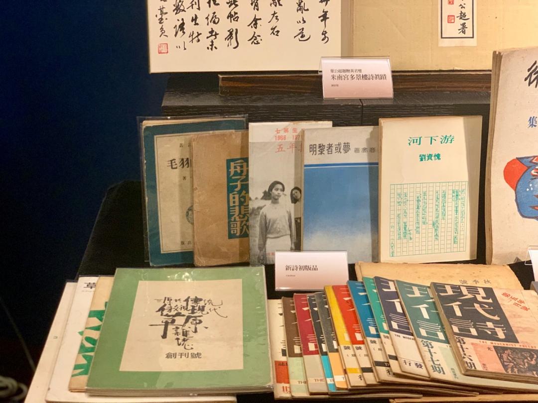 館內也有珍貴的古書、手寫作品展覽。（記者郭宣暄攝）