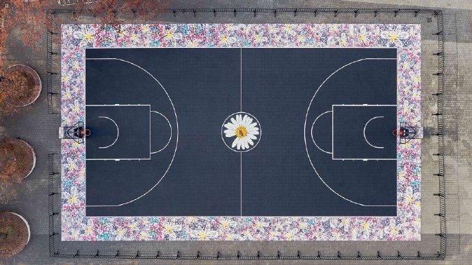 韓星GD權志龍與運動品牌NIKE在韓國首爾「奧林匹克公園」，聯合打造一座藝術籃球場。（圖／截自NAVER）