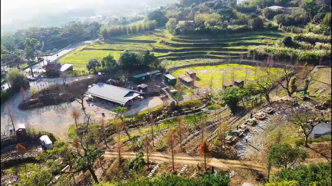 目前還在試營運的「鹿羽松牧場」採電話預約，廣大園區結合落羽松林與動物園。（圖／柴柴過生活提供）