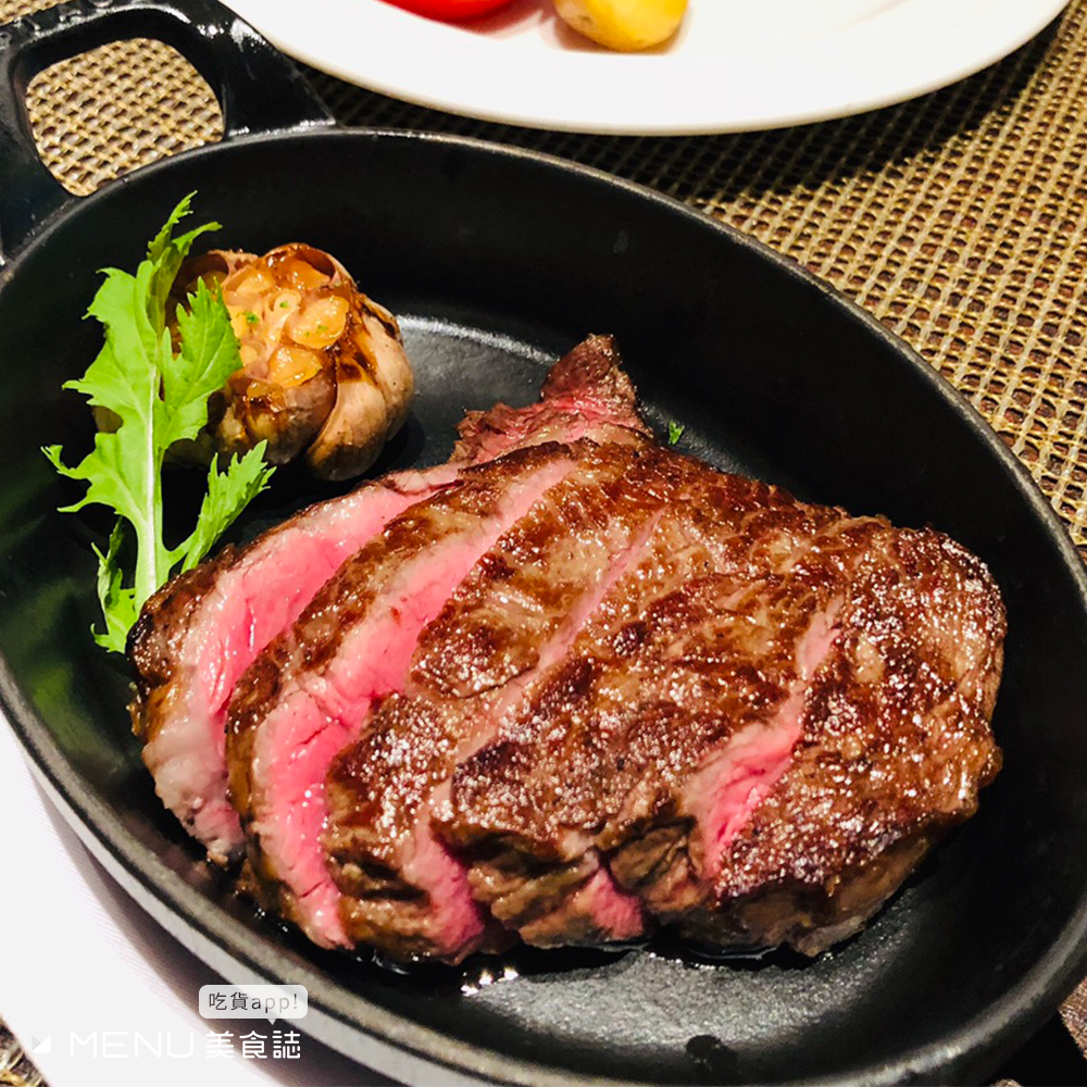 約會聚餐去哪？肉控推薦10間「高CP值牛排館」平價台味到米其林星級都有