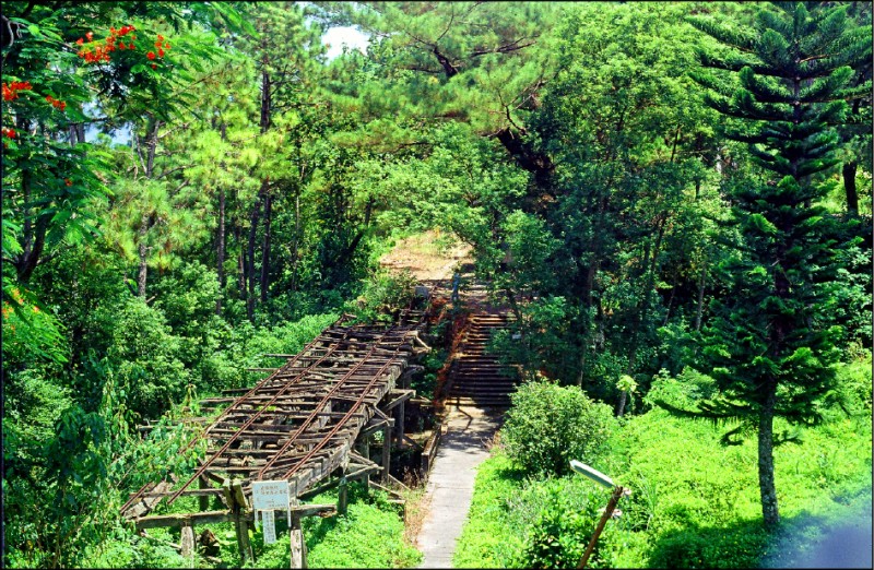 森坂聚落廢棄的鐵道。