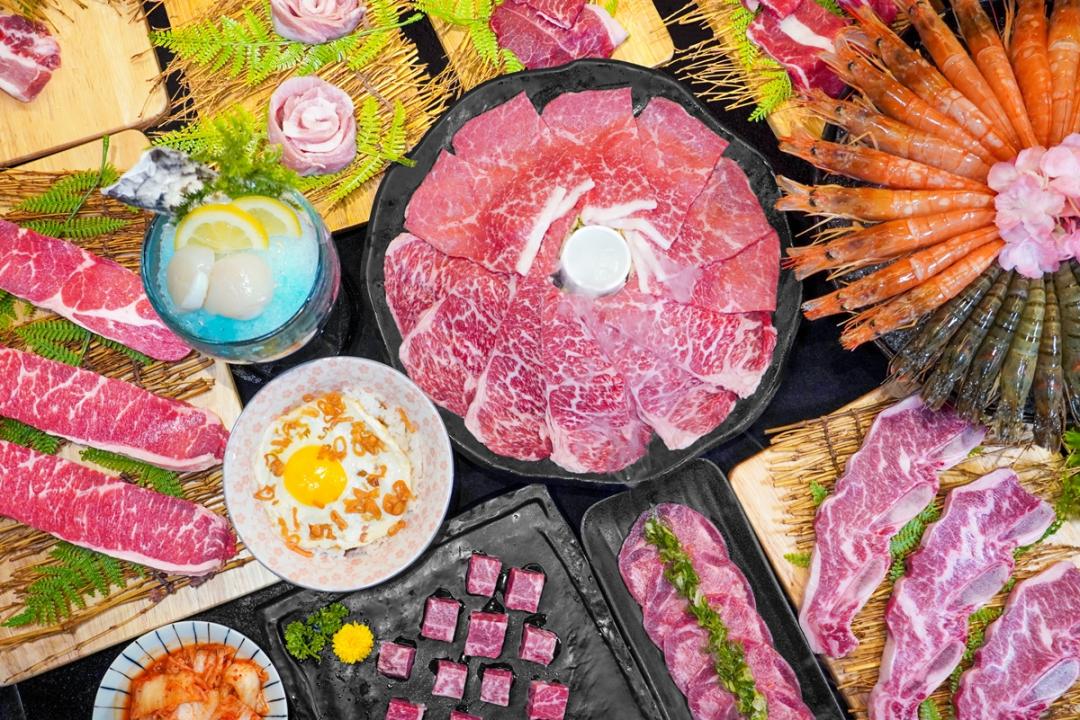 哞哞屋推漸層沙瓦、生啤暢飲，北海島生食級干貝免費送。（哞哞屋提供）