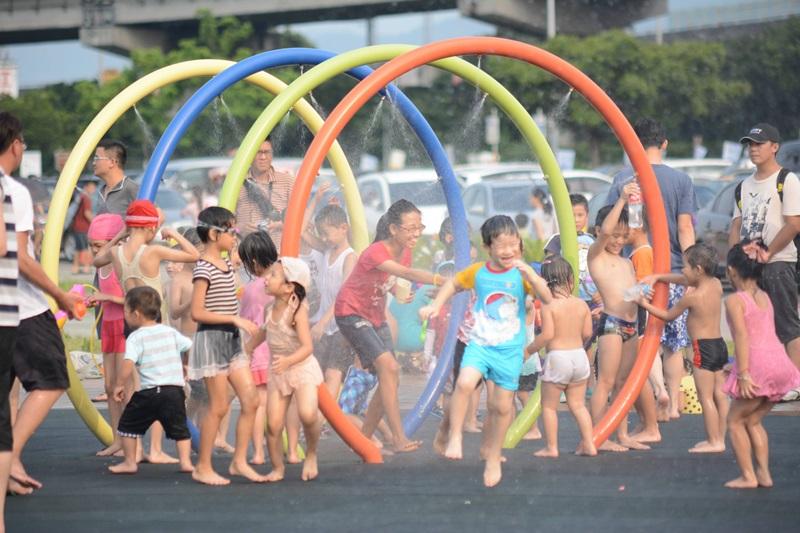 週末去哪玩》水樂園、小農市集解封開放！繡球花繽紛爆開快把握