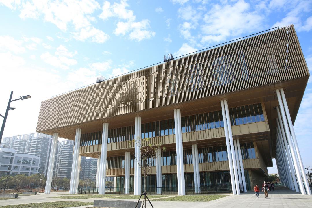 文青必踩點 台南市立圖書館新總館 紅色樓梯 絕美迴廊 成最夯打卡地標 玩咖playing 自由電子報