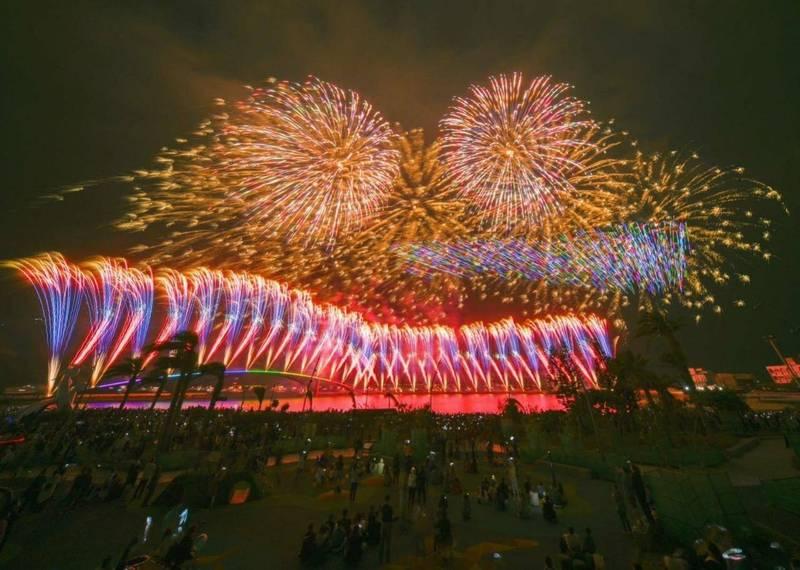 澎湖國際海上花火節暫時延期，旅客若有預訂旅遊平台相關行程皆可取消或延期。（圖／澎湖縣政府提供）