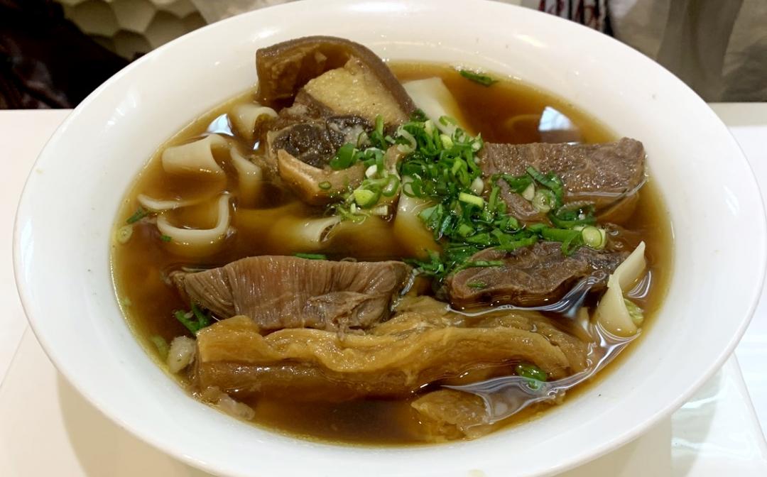 500元牛肉麵、七彩小籠包被點名！老饕推薦台北10間必比登餐廳招牌菜曝光