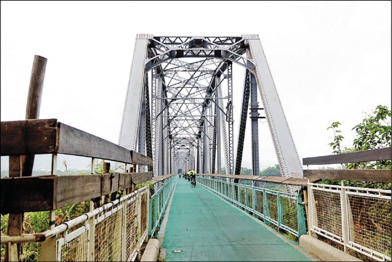 后豐鐵馬道的花梁鋼橋，超過百年歷史。