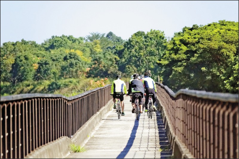 關山環鎮自行車道，是全台第一座自行車專用道。