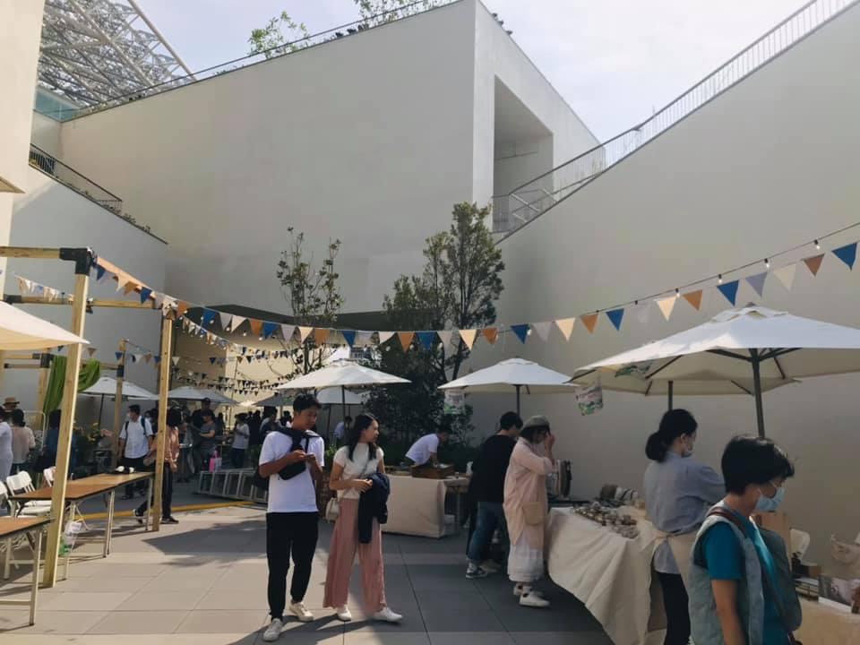 在台南美術館裡逛市集，森山市集成為近幾年高人氣的市集活動之一。（圖／翻攝自台南旅遊FB）