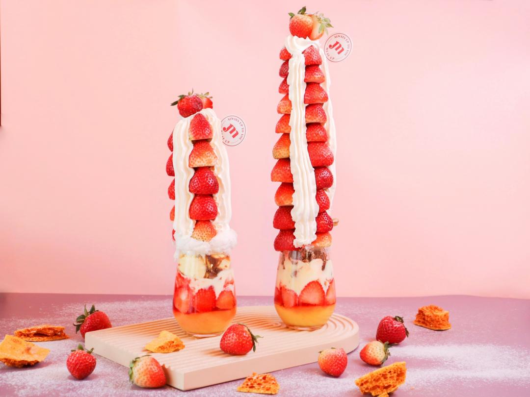 台北最浮誇「草莓101」霸氣升級30公分高！新品巧克力瀑布舒芙蕾也必吃 - 玩咖Playing - 自由電子報