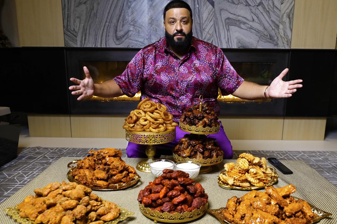 美國知名饒舌歌手DJ卡利創立美式辣雞翅品牌ANOTHER WING by DJ Khaled。（圖／Just Kitchen提供）