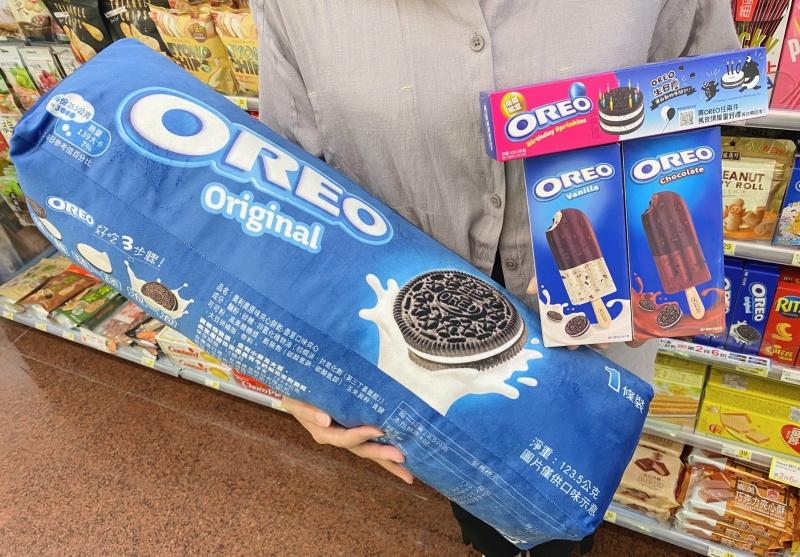 OREO造型大抱枕超Q萌，抽獎免費帶回家。（圖／7-ELEVEN提供）