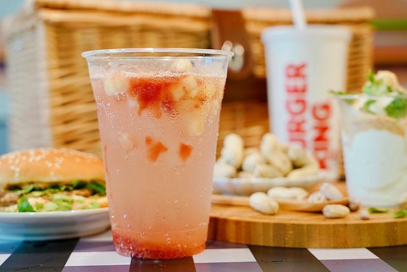 紅心芭樂氣泡飲套餐加購價59元、單點65元。（圖／漢堡王提供）