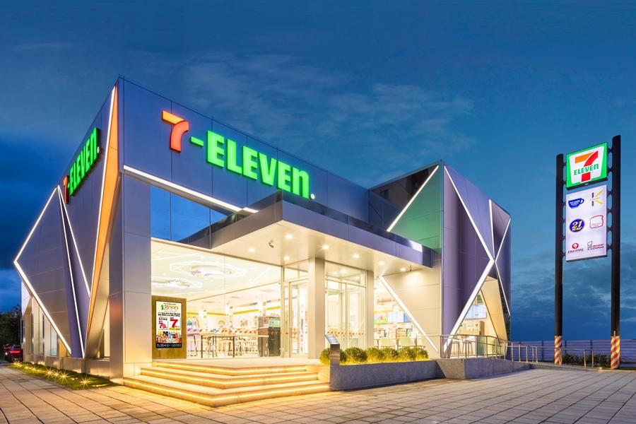 亞洲第10,000家7-ELEVEN「亞萬門市」於台南市安平區開幕。（圖／統一集團提供）