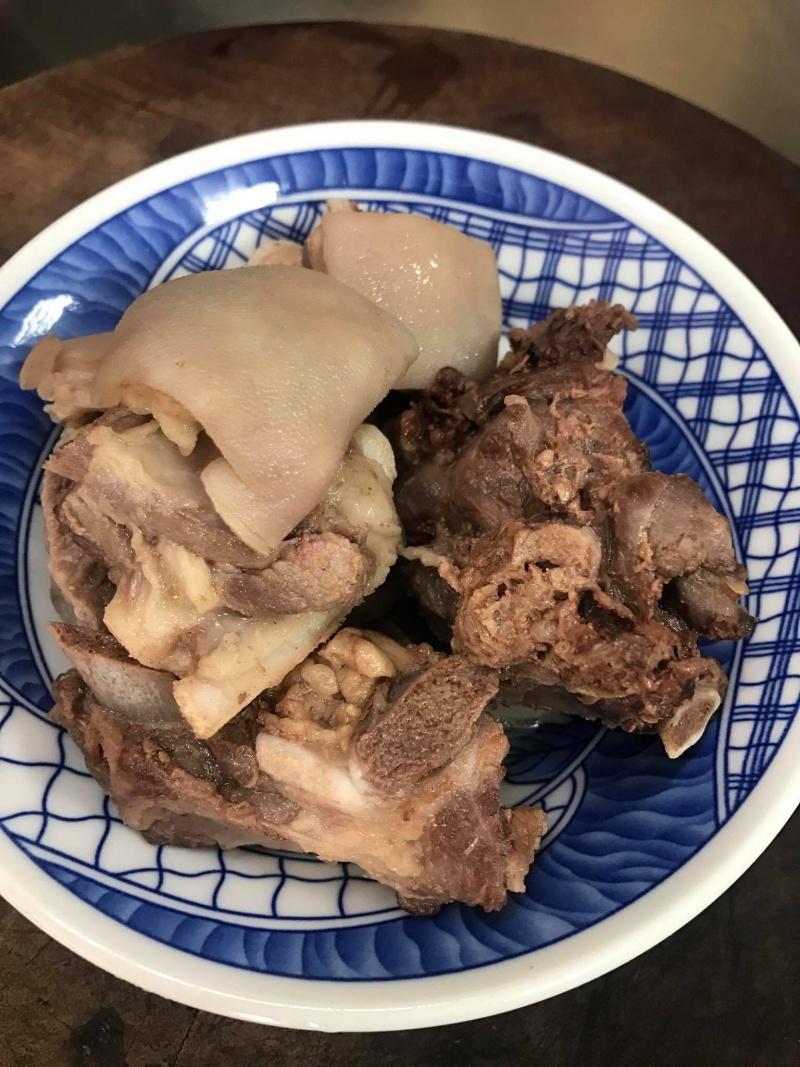 無名羊肉湯以每日現熬的溫體羊肉湯吸引顧客，成為隱藏版美食店家。（圖／無名羊肉湯提供）