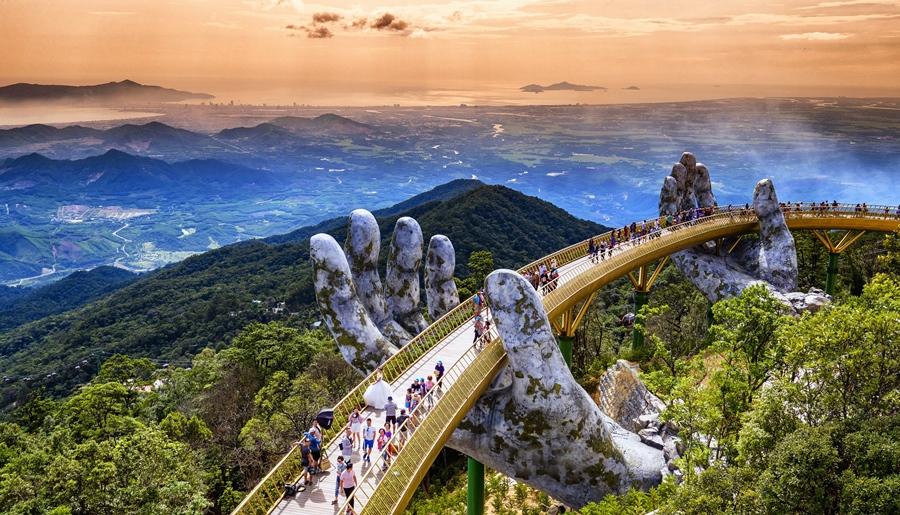 峴港巴拿山城的佛手金橋。（圖／業者提供）