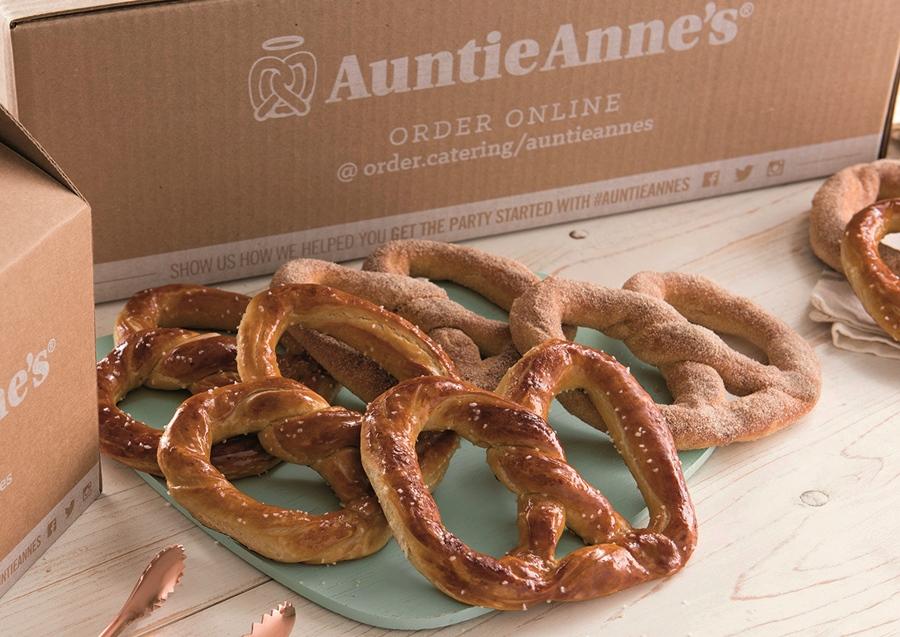 原味蝴蝶餅＋肉桂蝴蝶餅。（圖／Auntie Anne's提供）