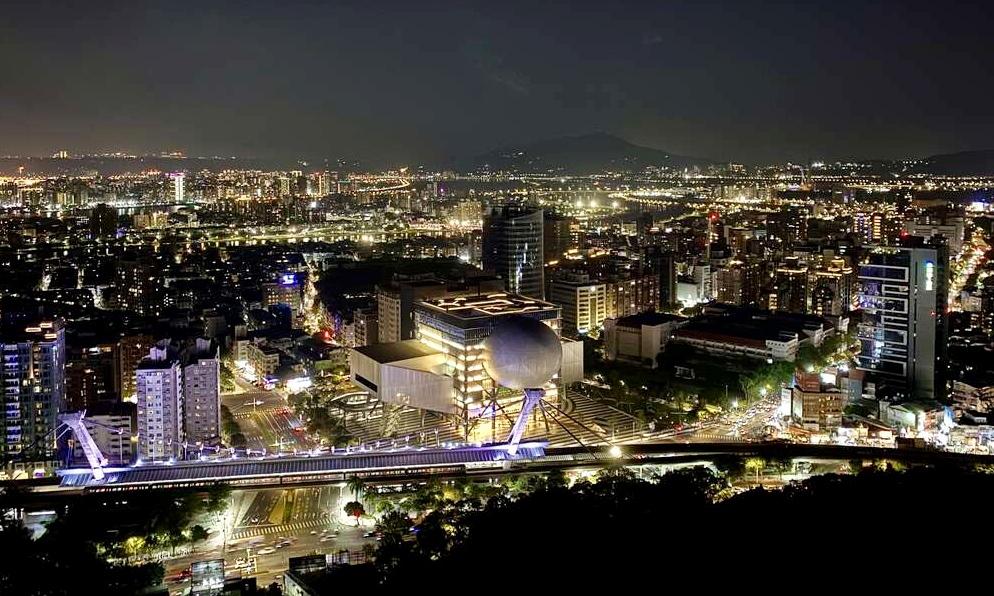 從北眼平台可俯瞰大台北百萬夜景。（圖片提供／台北市政府工務局大地工程處）