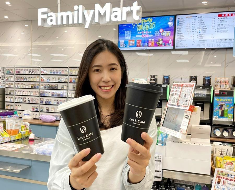 5/5-5/7使用全盈+PAY支付，即享大杯特濃拿鐵、私品茶-厚濃靜岡抹茶拿鐵買一送一。（圖／全家便利商店提供）