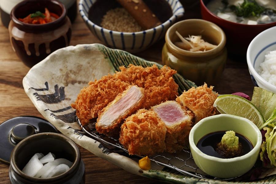 勝政日式豬排的酥炸鮪魚腰內豬排套餐／460元。（圖／品牌提供）