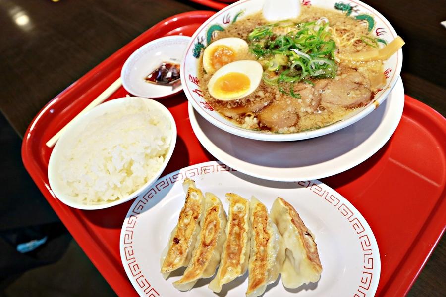 拉麵＋白飯＋煎餃是日常？日本人超獨特「雙重碳水吃法」原因曝