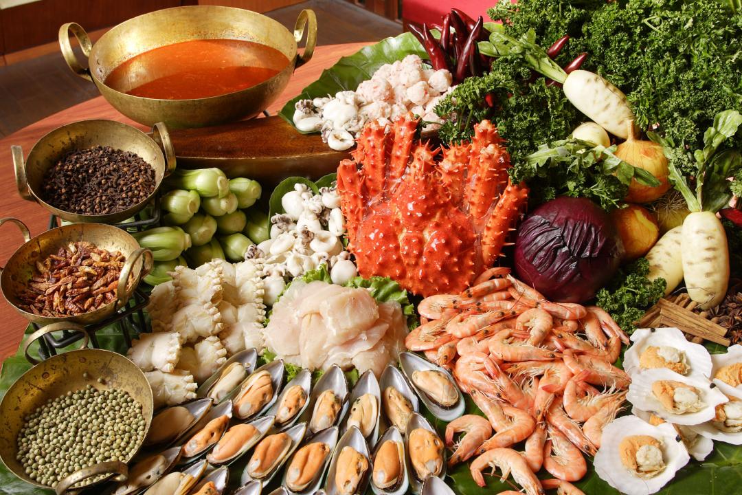 「泰市場」12月菜色大升級！十多種蝦料理、松葉蟹腳無限吃到飽