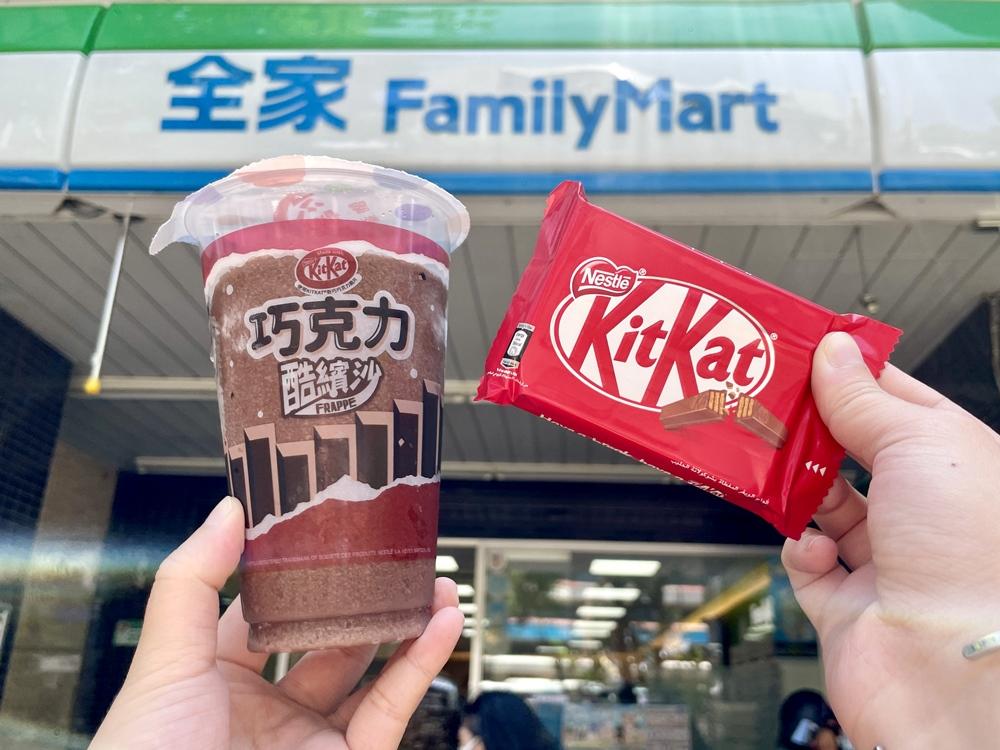 全家新品「Kitkat巧克力酷繽沙」8月6日前搭購「奇巧威化巧克力」或「威化濃黑巧克力」現省10元。（圖／超商提供）