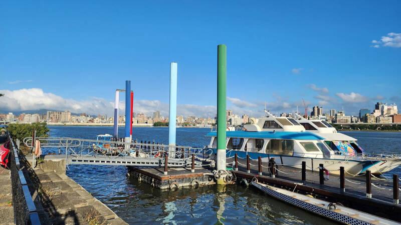 旅客可順遊從忠孝碼頭搭船至大稻埕碼頭遊玩。（圖／新北市政府高灘地工程管理處提供）