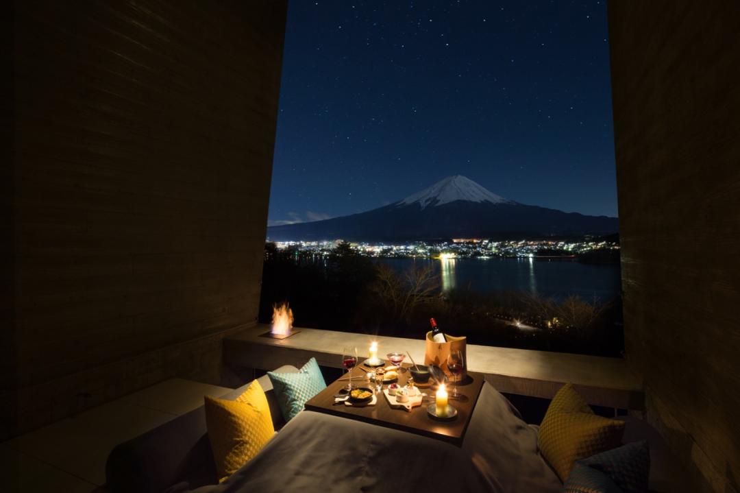 「虹夕諾雅」飯店欣賞療癒的富士山美景。（圖／星野集團提供）