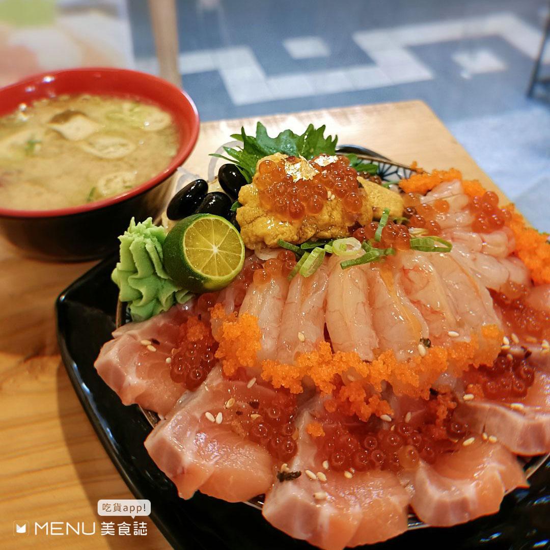 雙北６家高CP值生魚片丼飯！厚度直逼10元硬幣、超多料味噌湯無限續