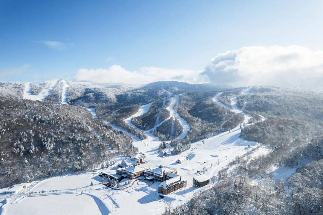 距台最近謐境探索系列「日本北海道 Club Med Kiroro Peak 滑雪度假村」，5天4夜每人最低 6.6萬元起。（圖／Club Med提供）