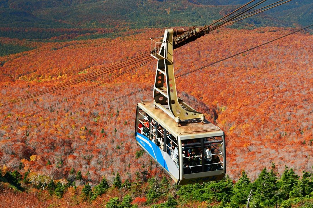 搭乘八甲田山纜車，天氣好時可看見津輕平原及陸奧灣，甚至是北海道。（圖／旅天下提供）